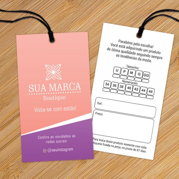 tag-etiquetas-para-roupas-4-8x8-8cm-4-8x8-8cm-couche-250g-brilho-total-frente-1-furo-de-3mm-4x0-fren-1640614140202365030361c9c8fc385e3